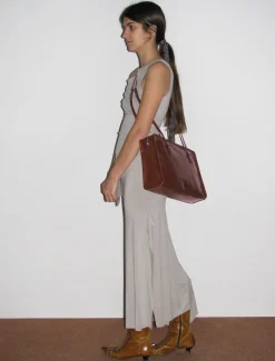 Outlet No 1002/Caye Kvinder Cayetano