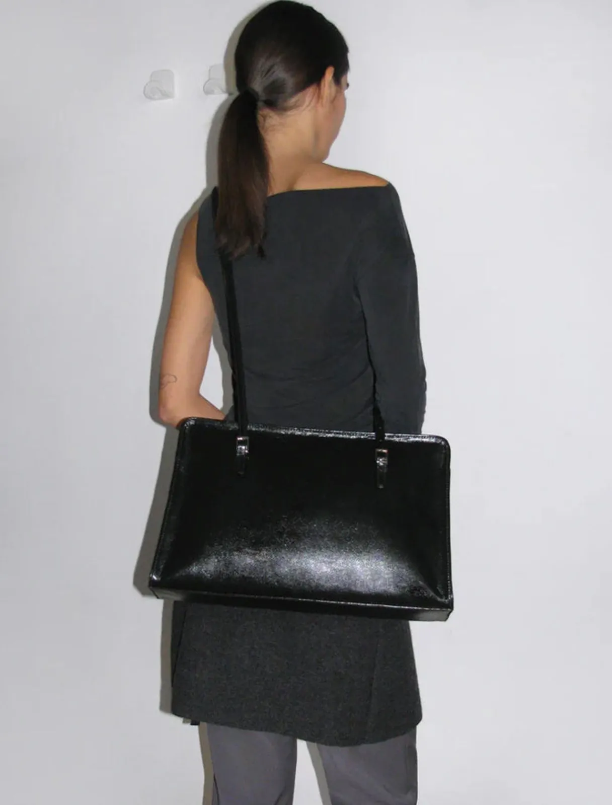 Outlet No 1002/Caye Kvinder Cayetano